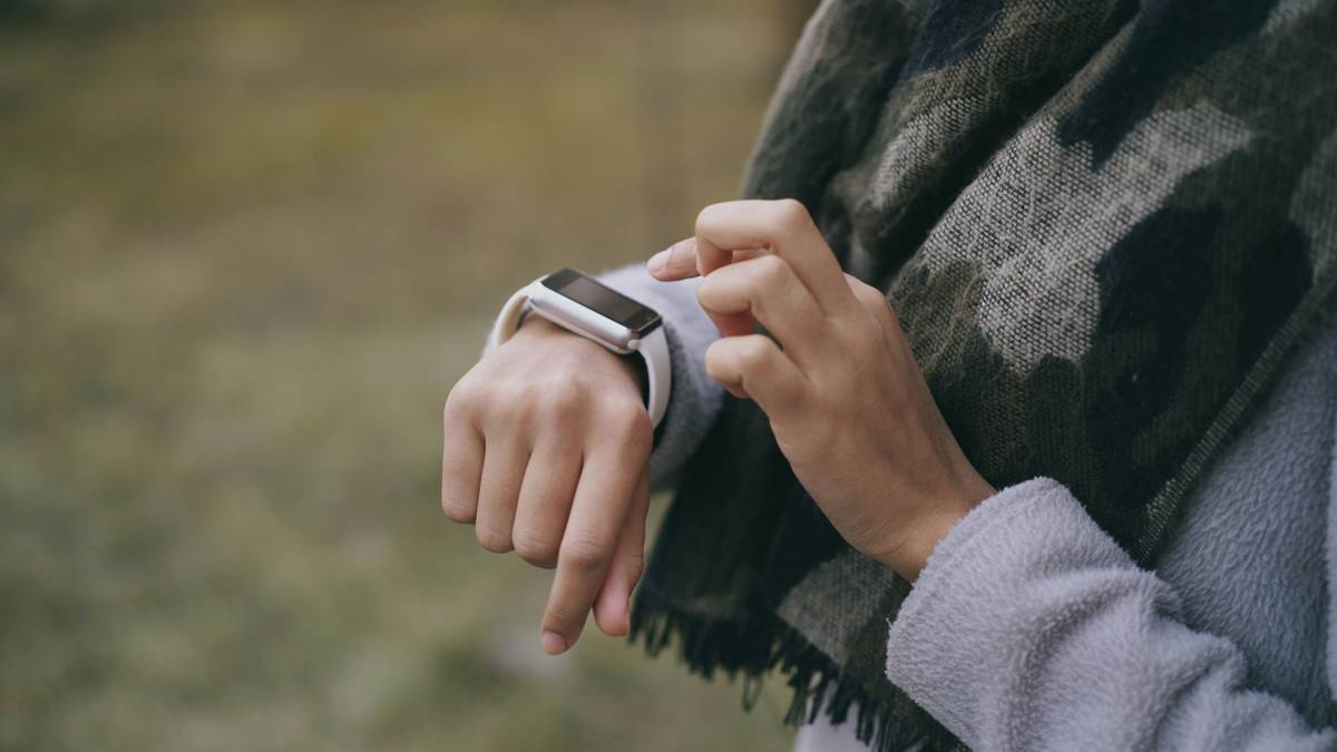 Close-up of wrist-worn device displaying altimeter resolution in wearable devices during mountain hike